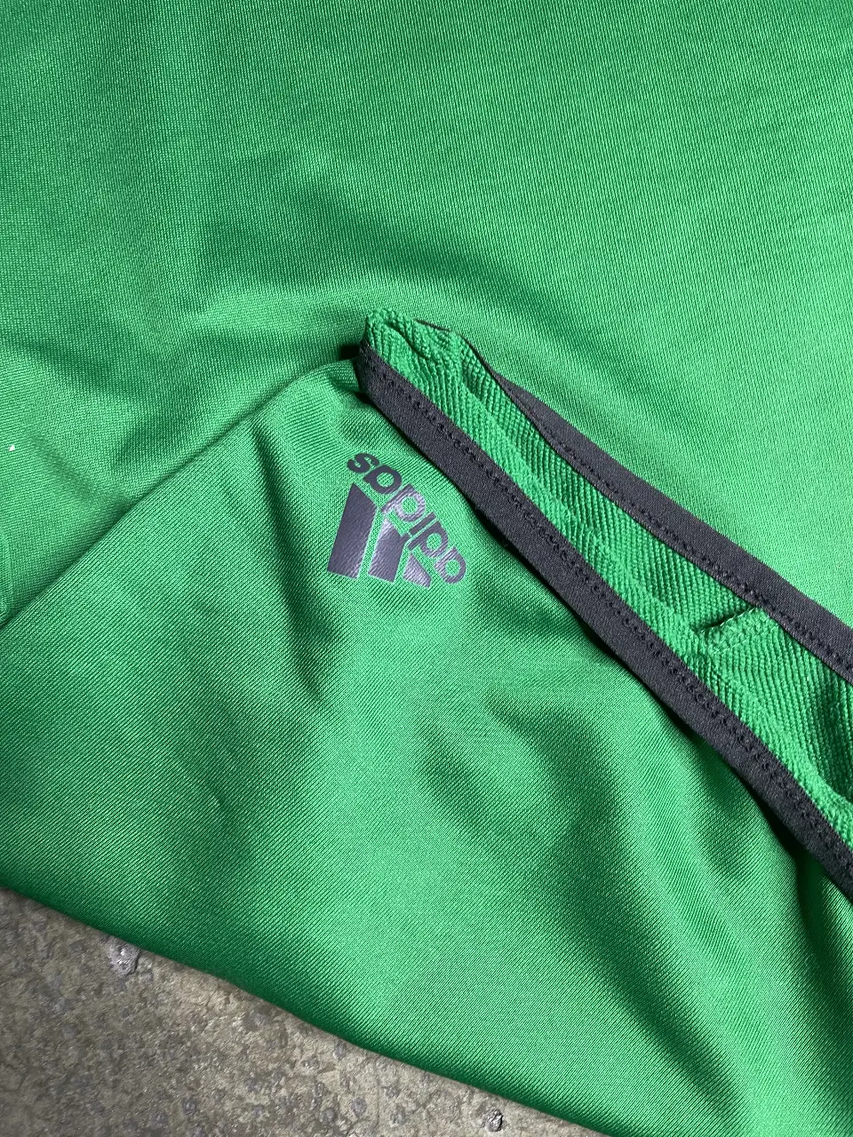 Buzo adidas - Vista 4