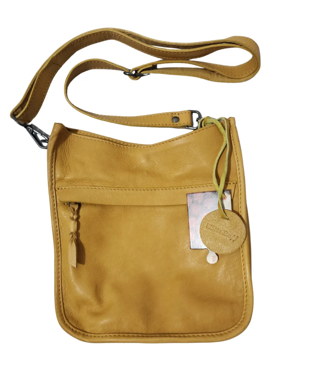 Bandolera Nueva traida Reino Unido de cuero amarillo mostaza, con correa ajustable y bolsillo frontal con cierre. Ideal para un look casual y moderno.