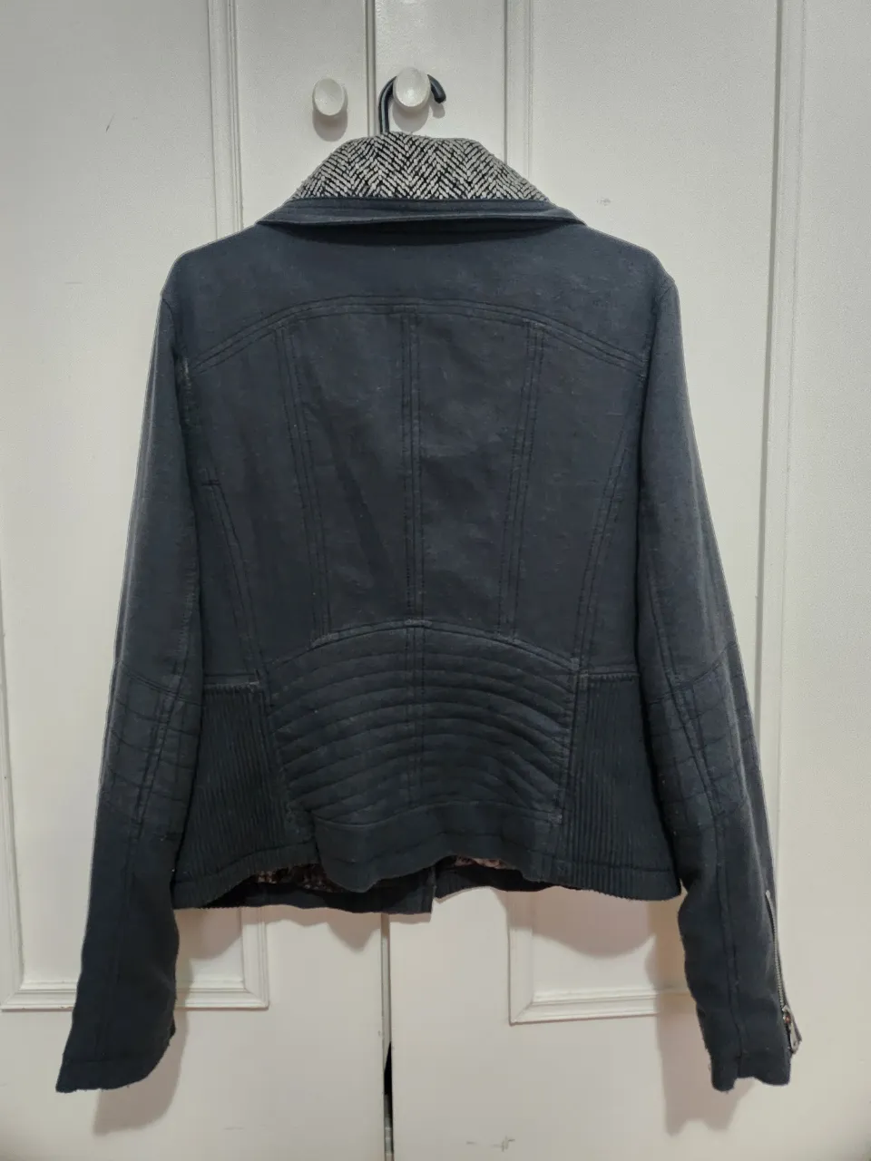 Campera GUESS - Vista 2