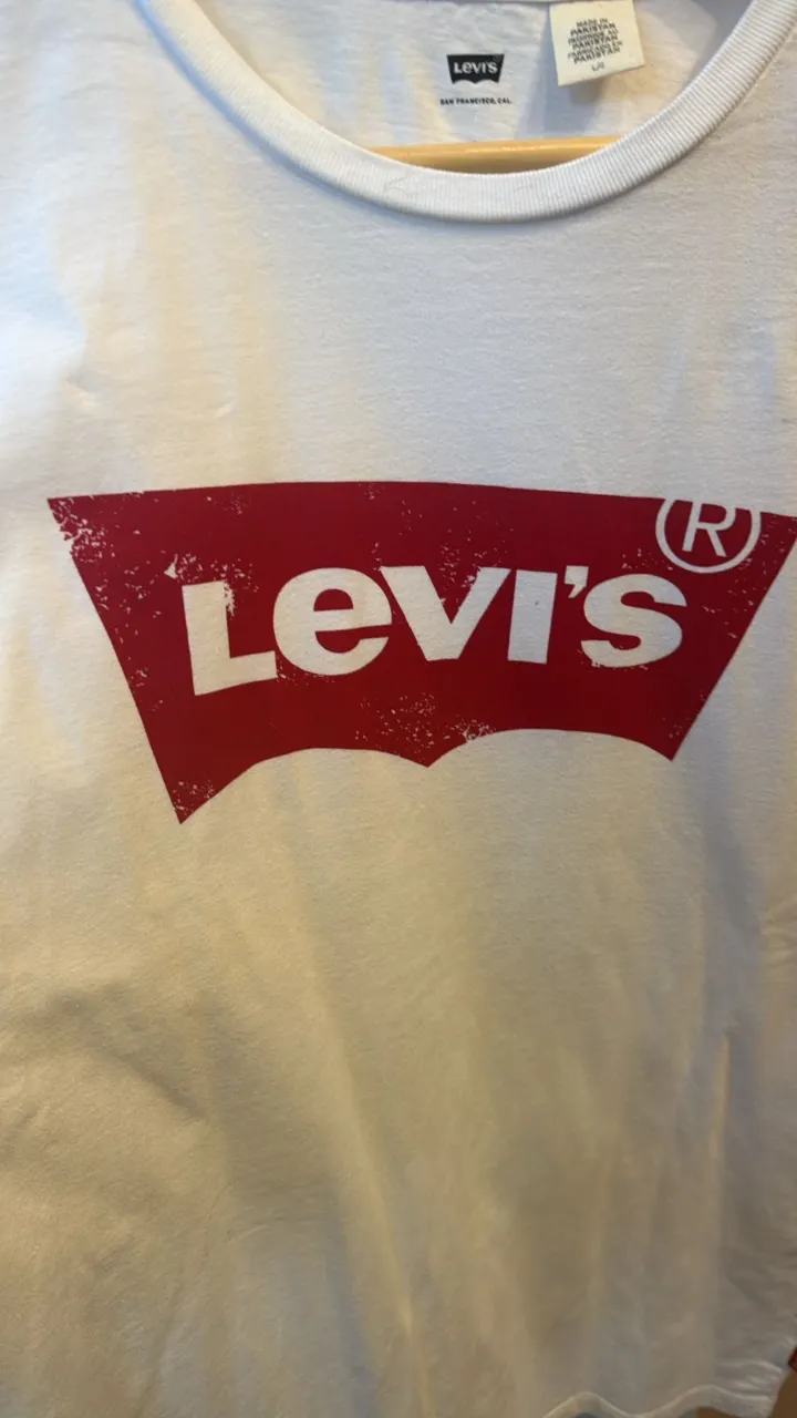 Remera Levi's - Vista 2