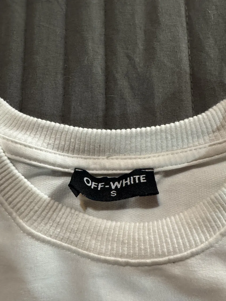 Buzo Off-White - Vista 3