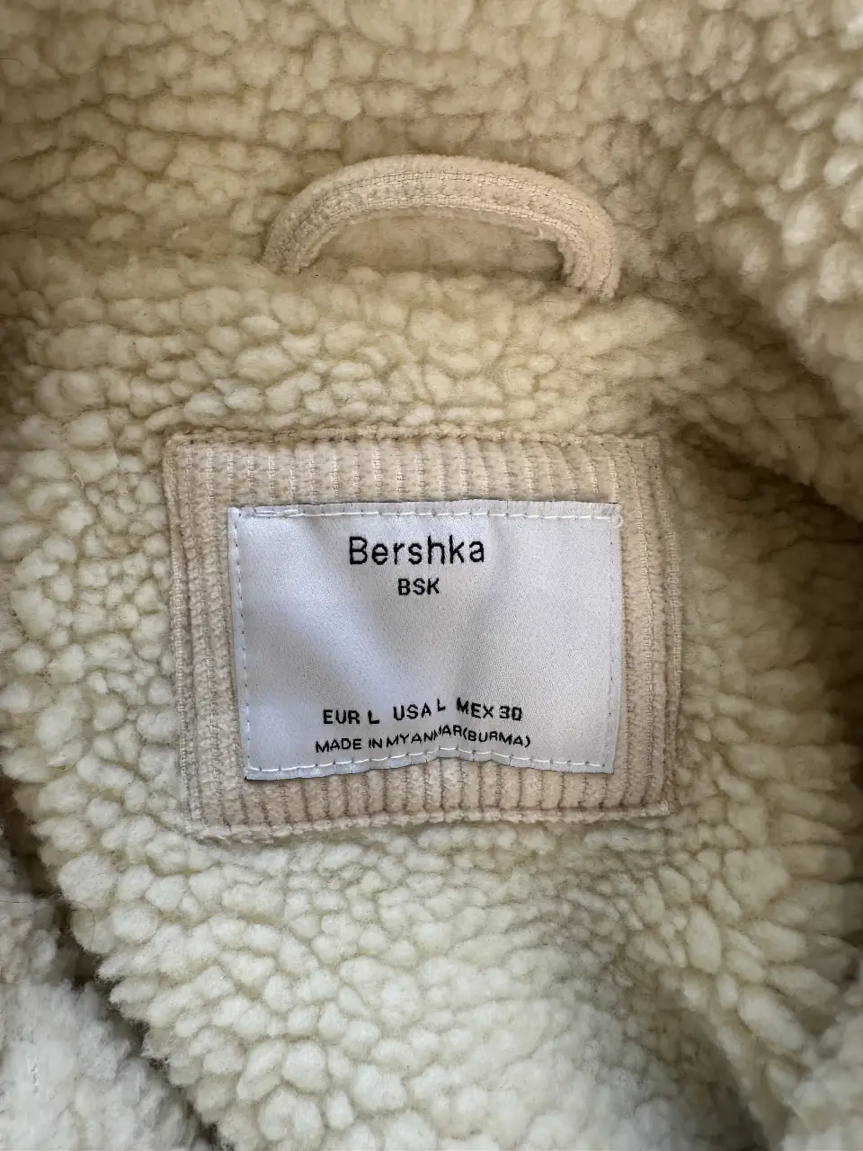 Campera Bershka - Vista 3