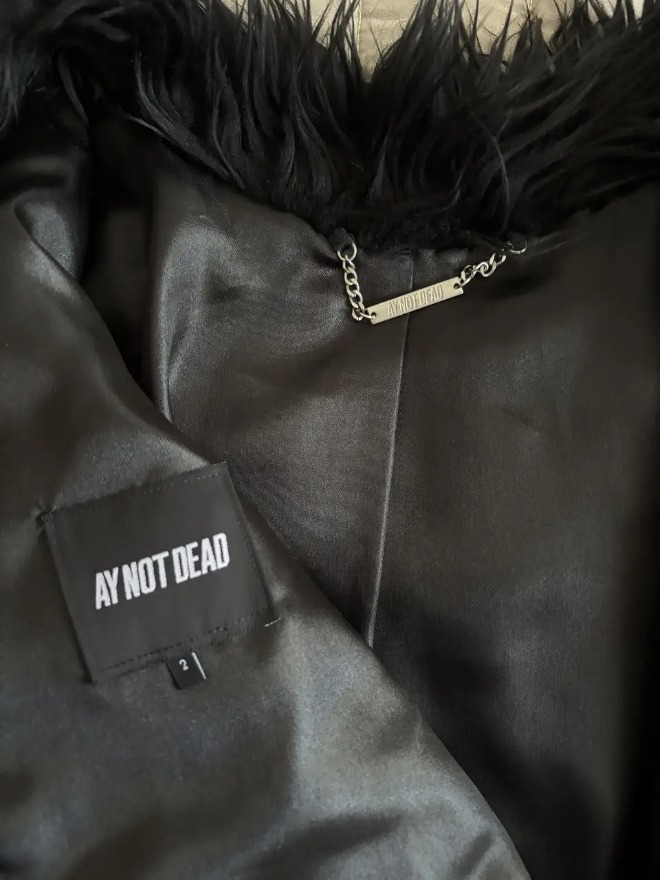 Campera Ay Not Dead - Vista 2