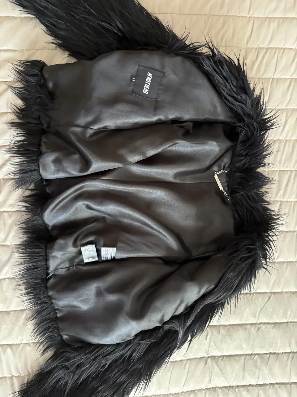 Campera Ay Not Dead - Vista 3