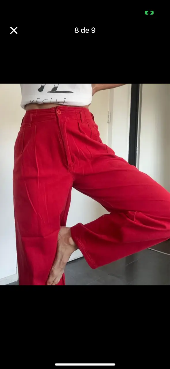 Pantalón sastrero rojo de tiro alto, con pinzas y bolsillos. Marca Hunters Run, talle 4. Confeccionado en 100% algodón. Es como para un s de cintura, de largo de pierna mide 95cm. 