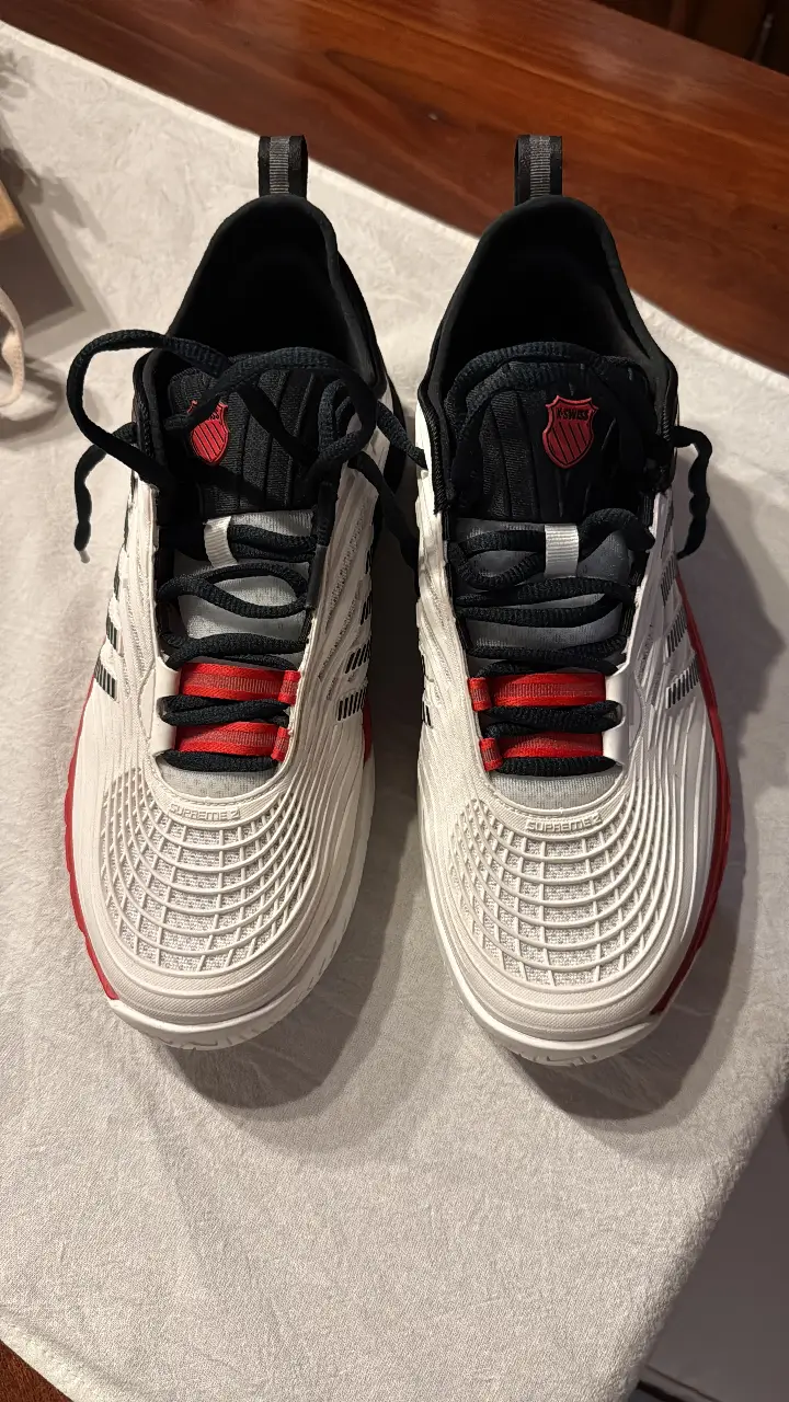 Zapatillas K-Swiss Hypercourt Supreme 2 para hombre, blancas y negras, ideales para tenis. Talle 8 US.