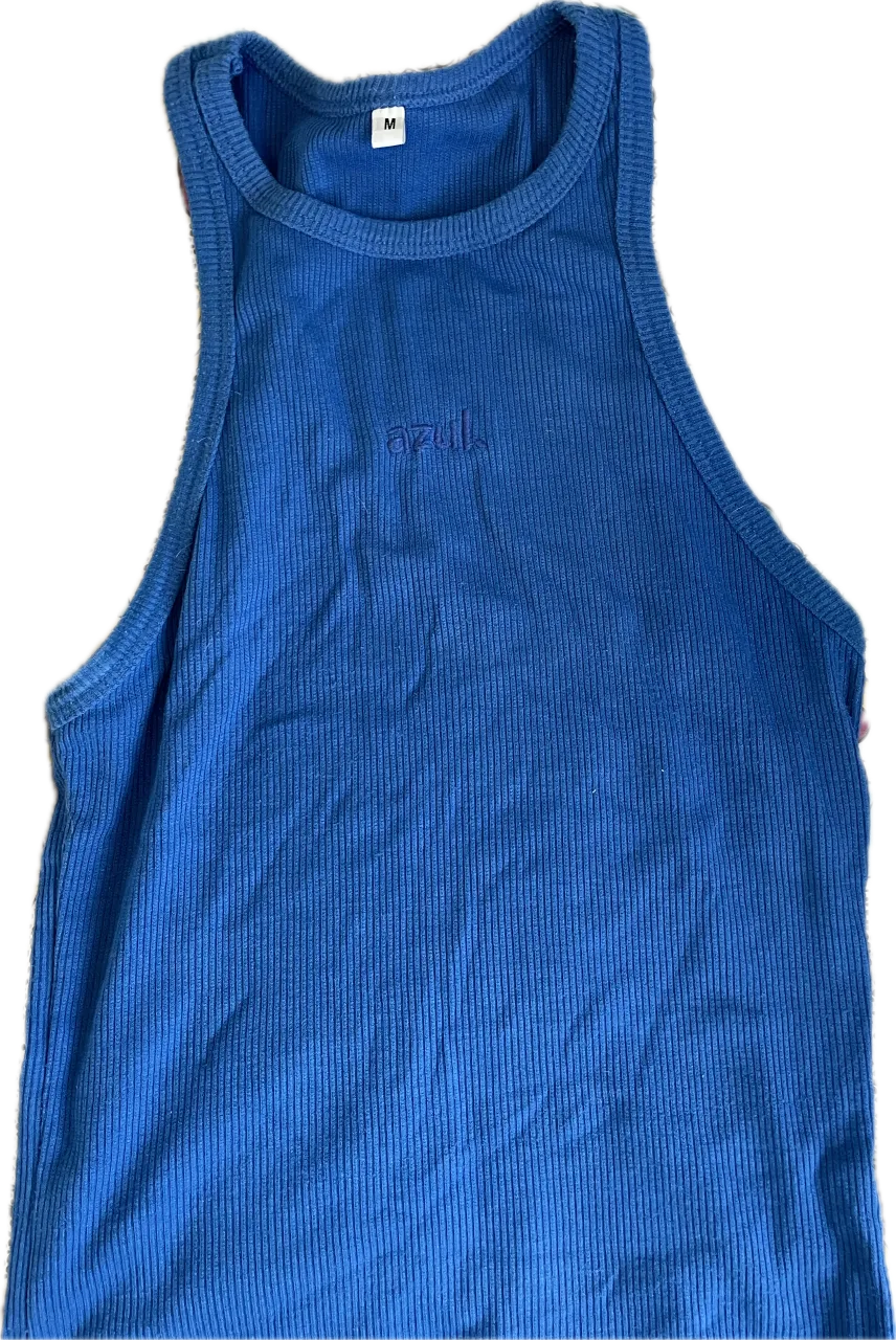 Musculosa azul de morley con bordado de la marca en el frente. Ideal para un look casual y cómodo.

Largo 47 Busto 60
