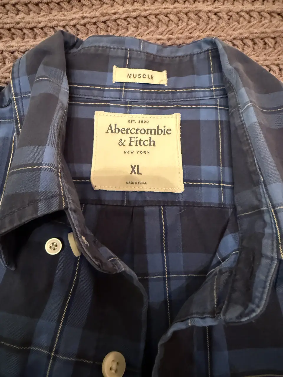 Camisa a cuadros azul y blanca de hombre, de la marca Abercrombie & Fitch, talle XL, estilo casual.