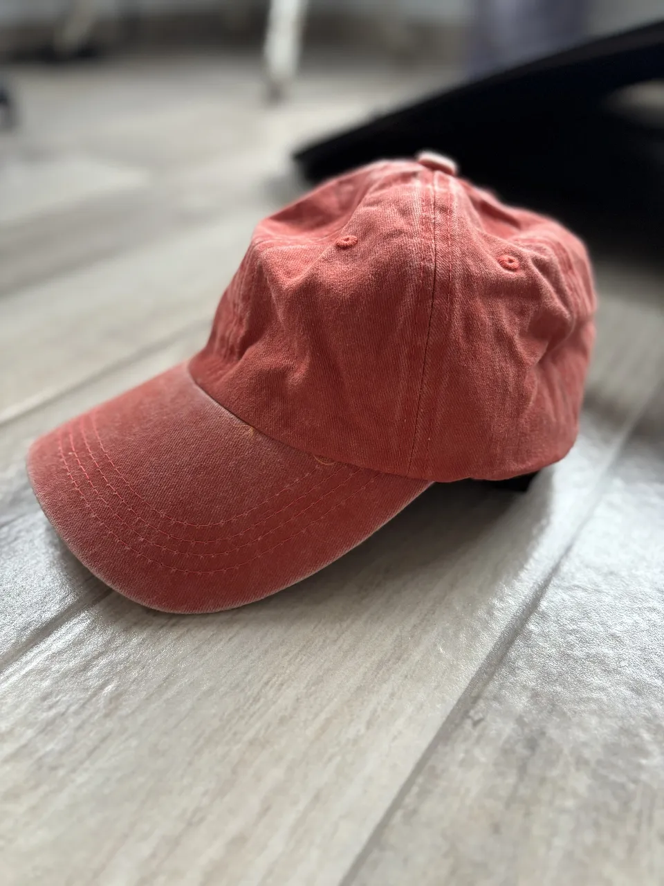 Gorra de color tierra 