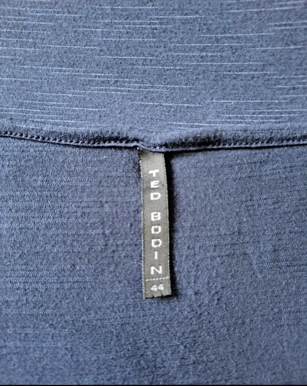 Remera Ted Bodin - Vista 5