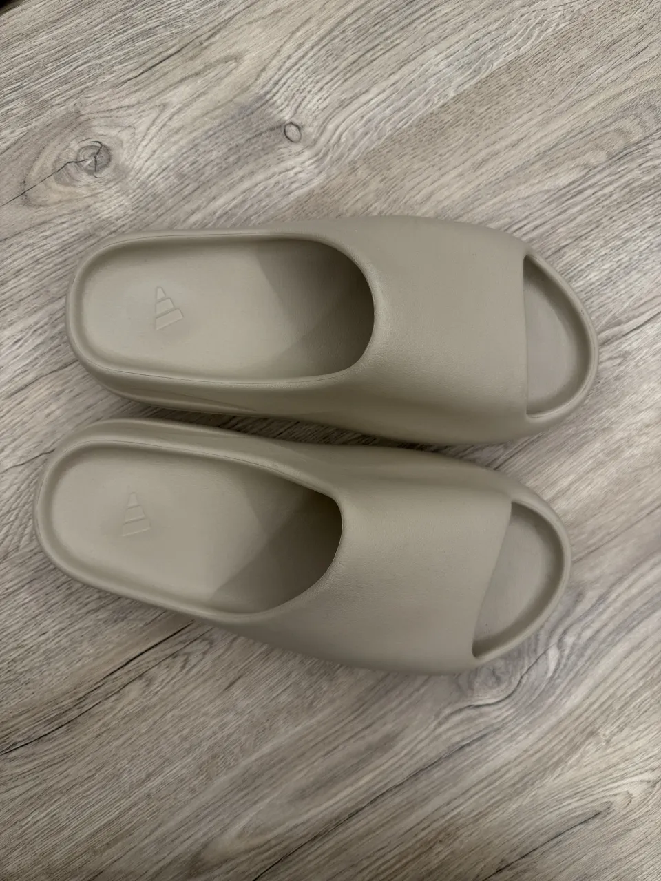 adidas x yeezy originales. nuevas sin caja. son talle 11us pero van mas para un 10/10.5us