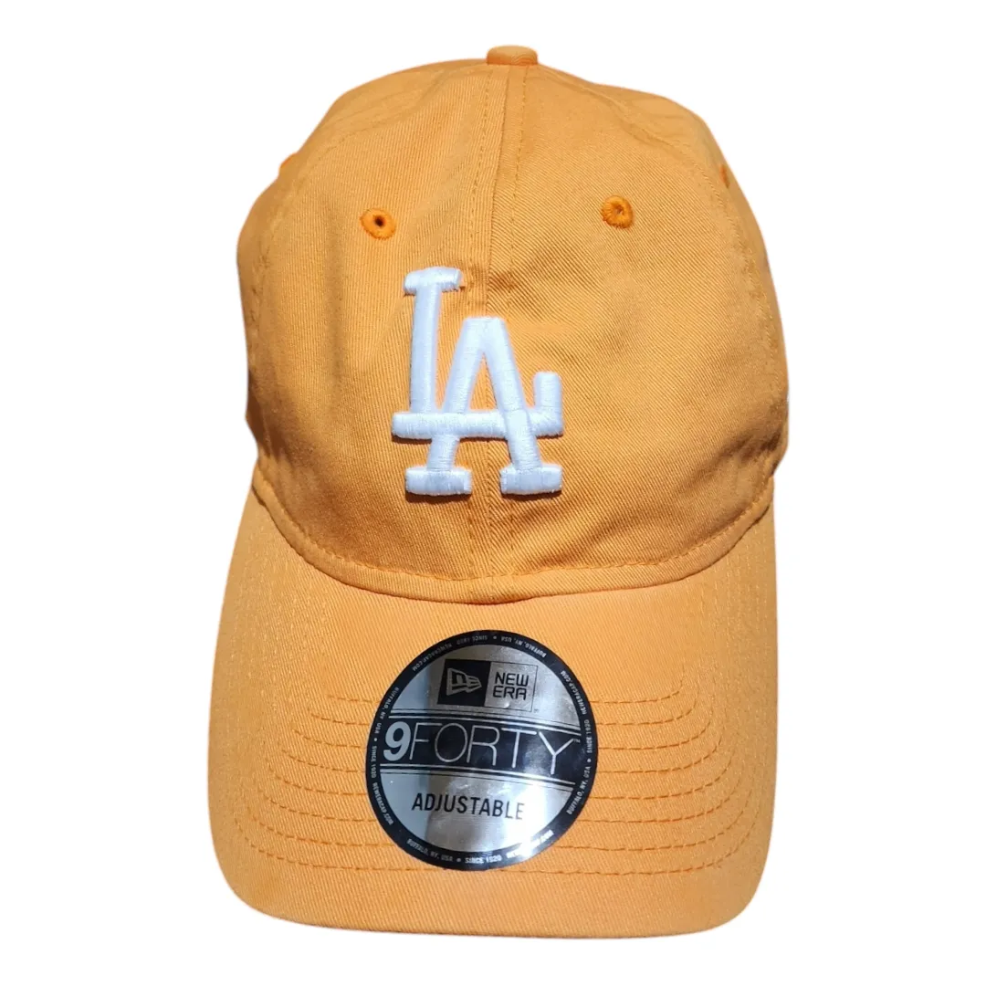 gorra new era naranja unisex
🔷️logo bordado en el costado y en la parte delantera la bordado. correa regulable.
🔷️medida: 58 cm aprox de circunferencia, cede un poco mas con la correa.