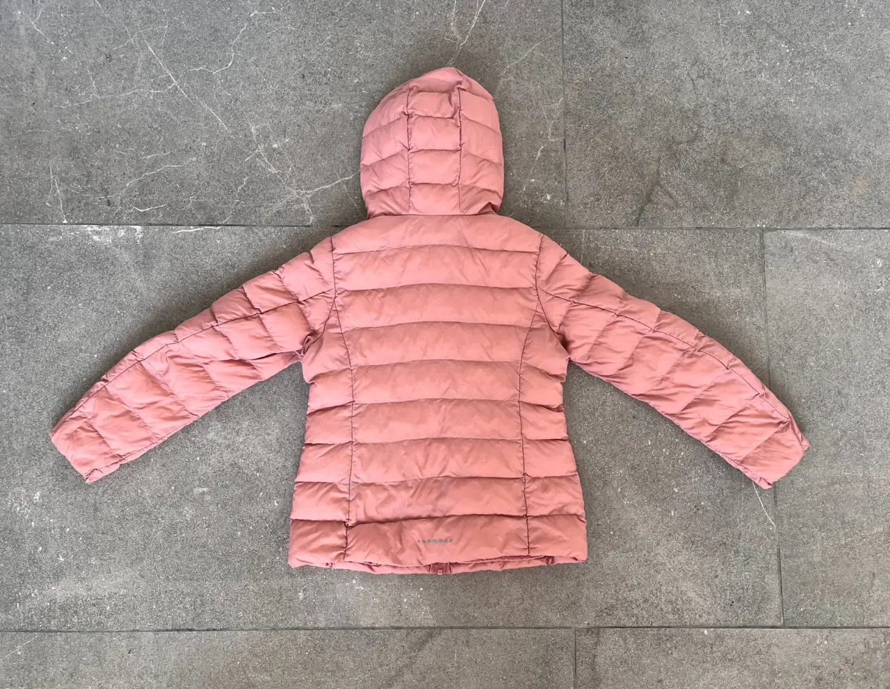 Campera de plumas Uniqlo - Vista 2