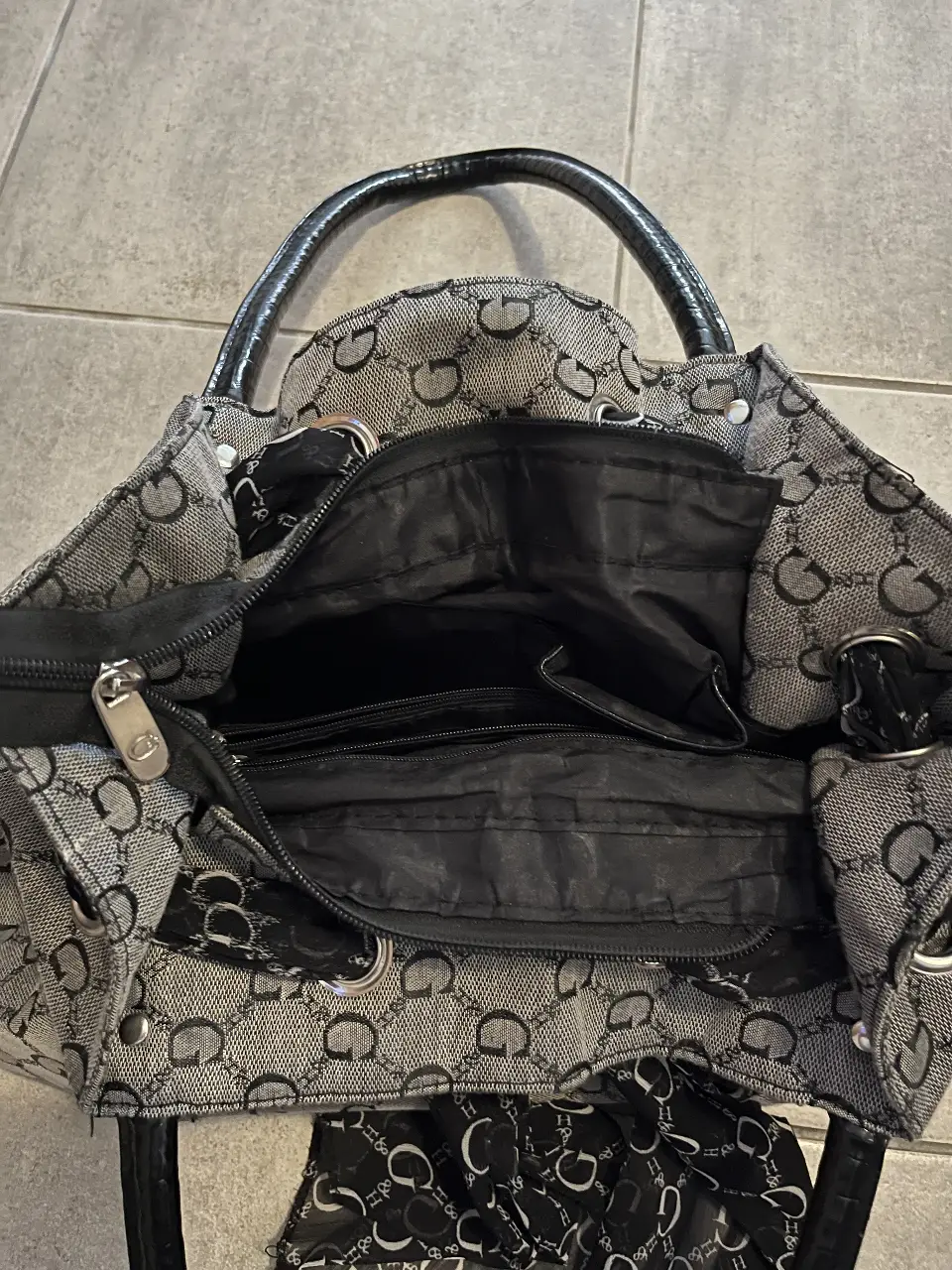 Cartera GUESS - Vista 3