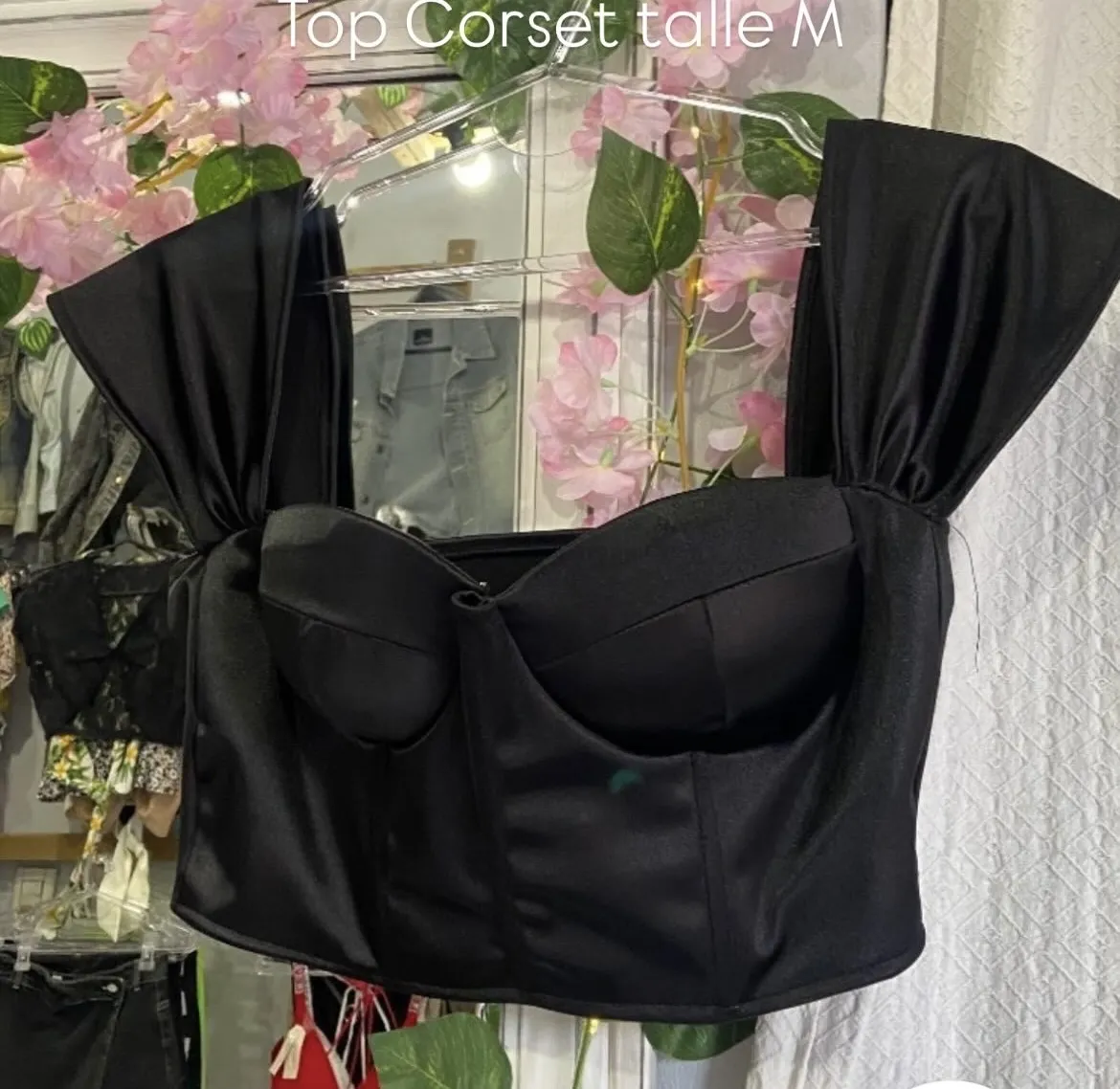 Top corset negro, talle M. Ideal para una salida o fiesta.