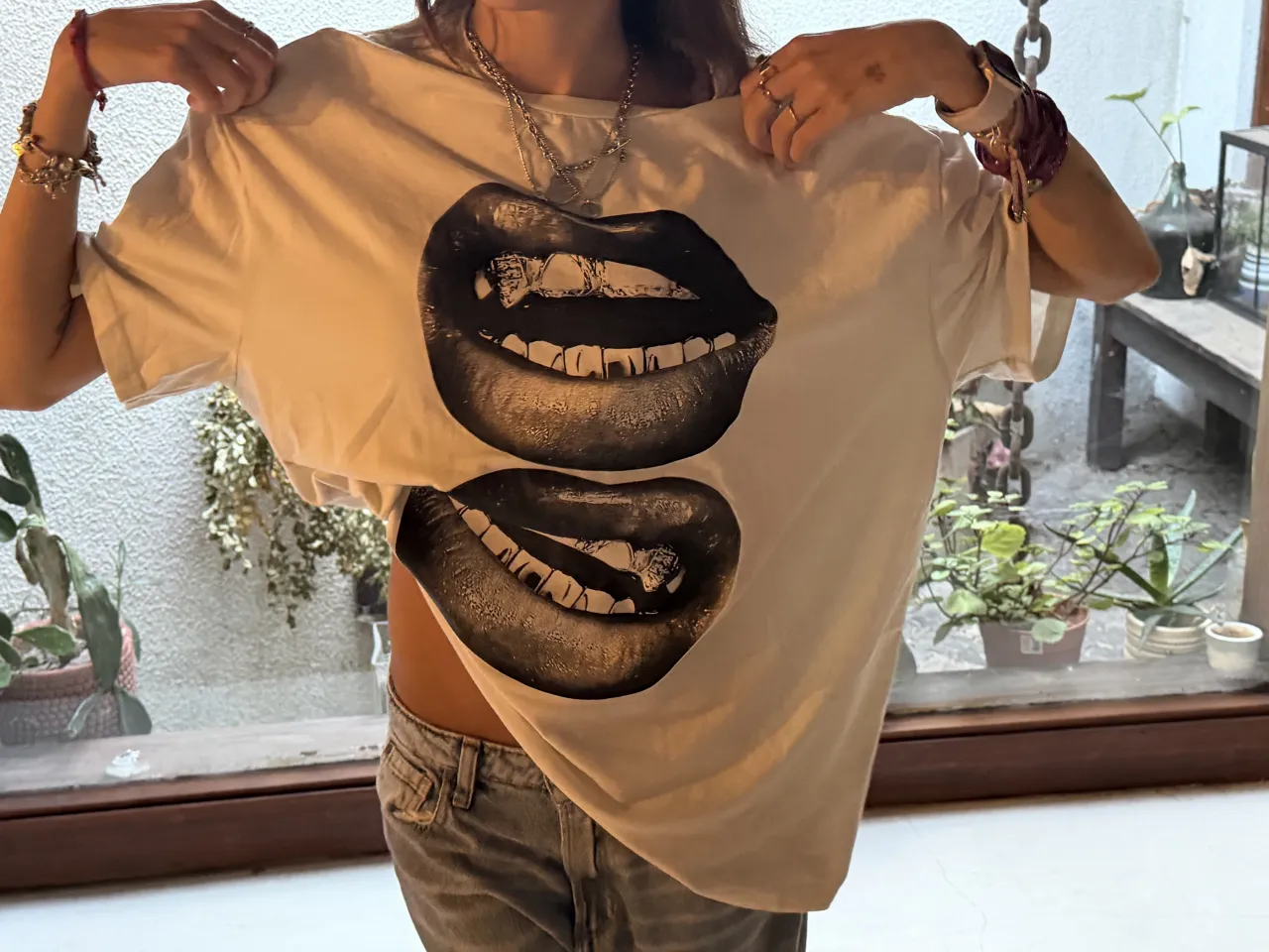 Remeron oversized. Cuello redondo y mangas cortas. Poco uso