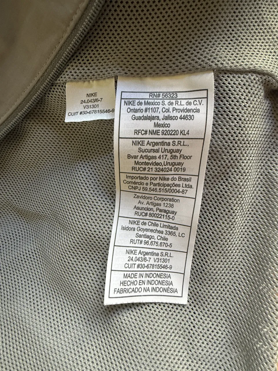 Campera Nike - Vista 3