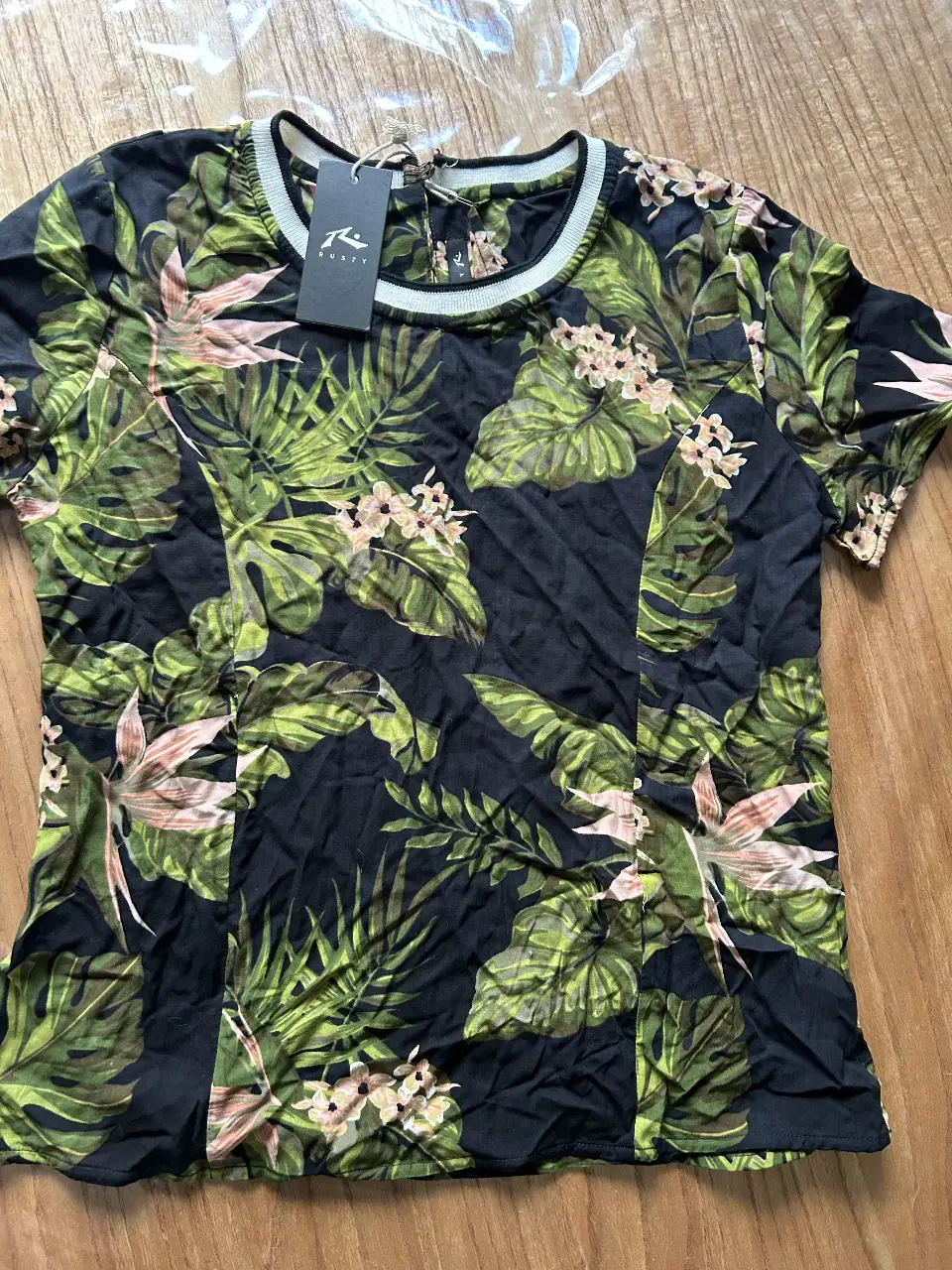Remera Rusty - Vista 3
