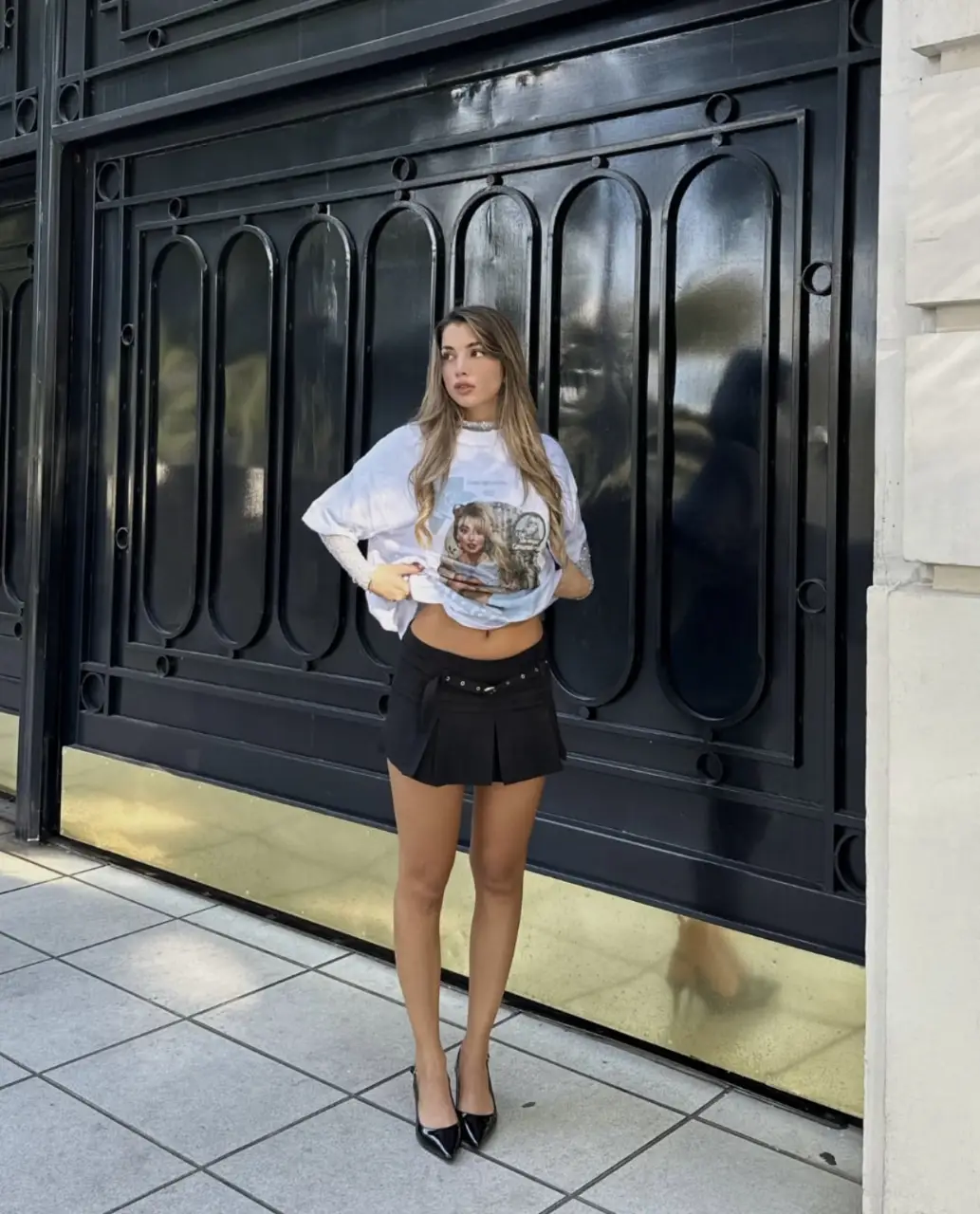 Remeron blanco con estampado de Sabrina Carpenter. Manga corta. Ideal para un look casual y canchero.