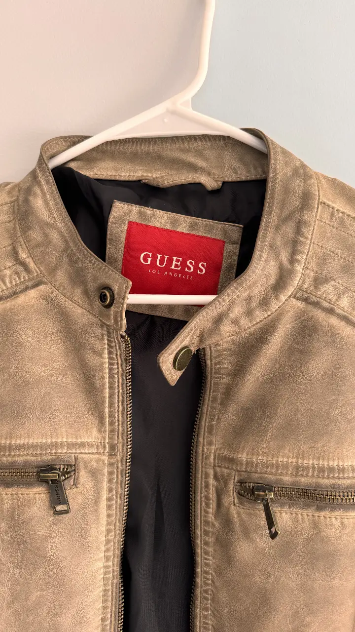 Campera GUESS - Vista 2