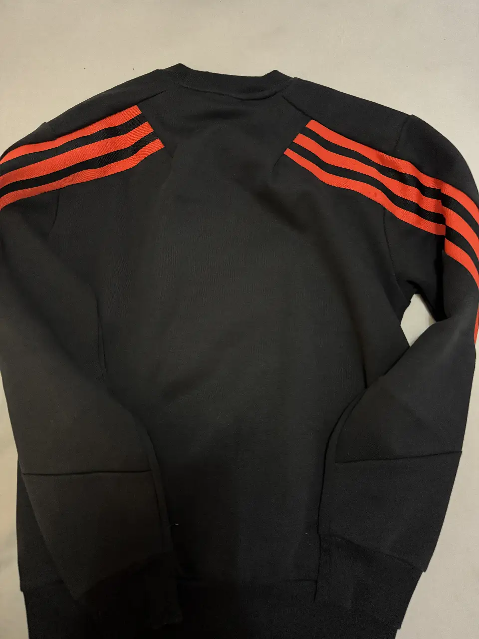 Buzo adidas - Vista 3