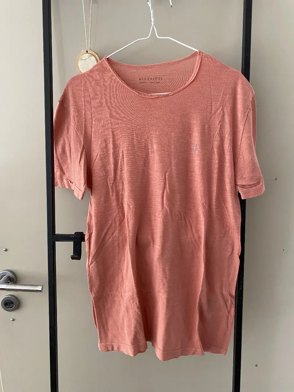 Remera AllSaints - Vista 2