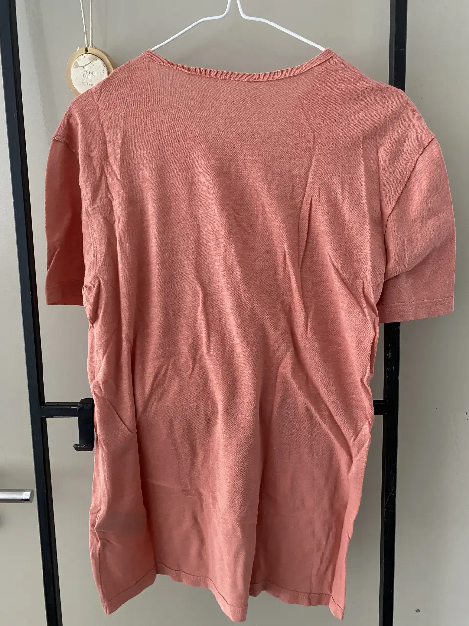Remera AllSaints - Vista 3