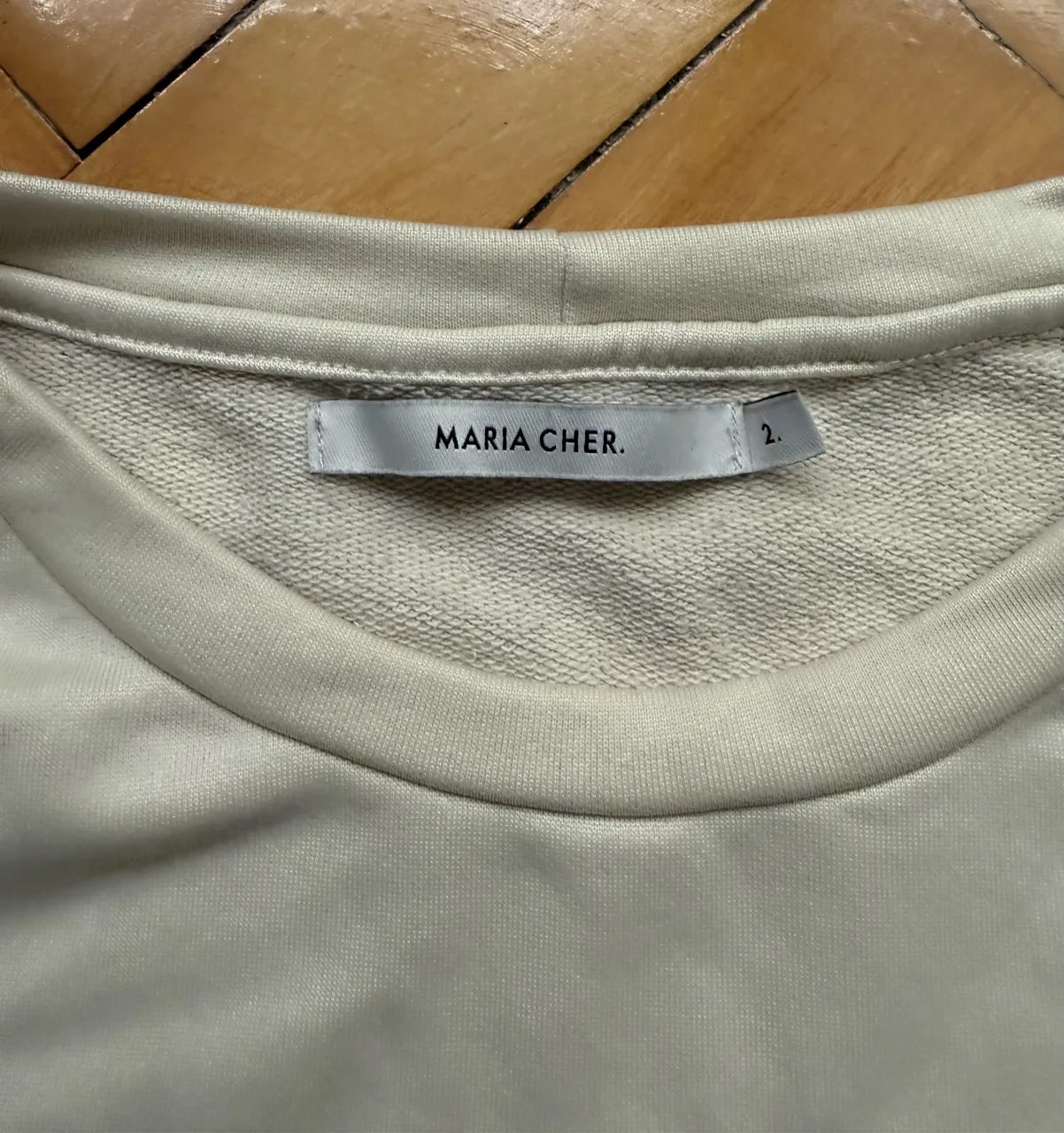 Buzo Maria Cher - Vista 2