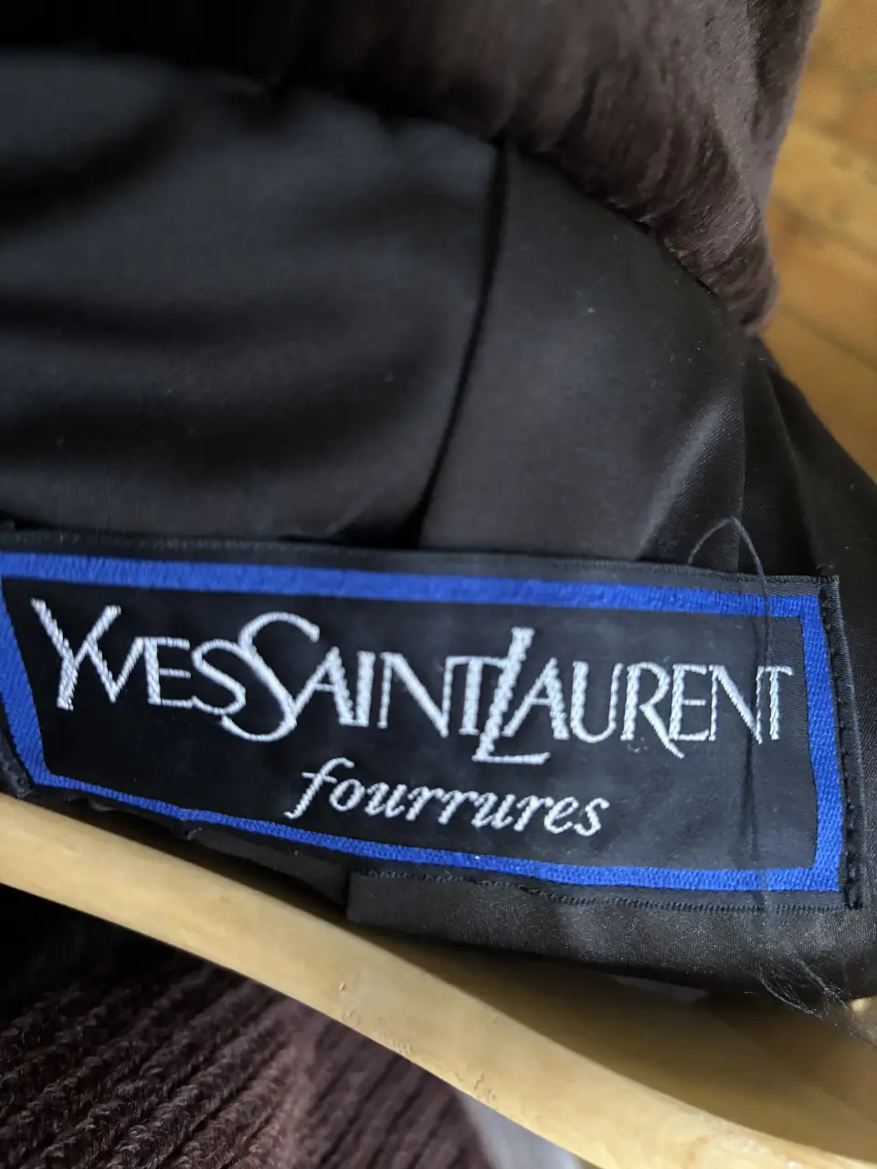 Tapado Yves Saint Laurent - Vista 2