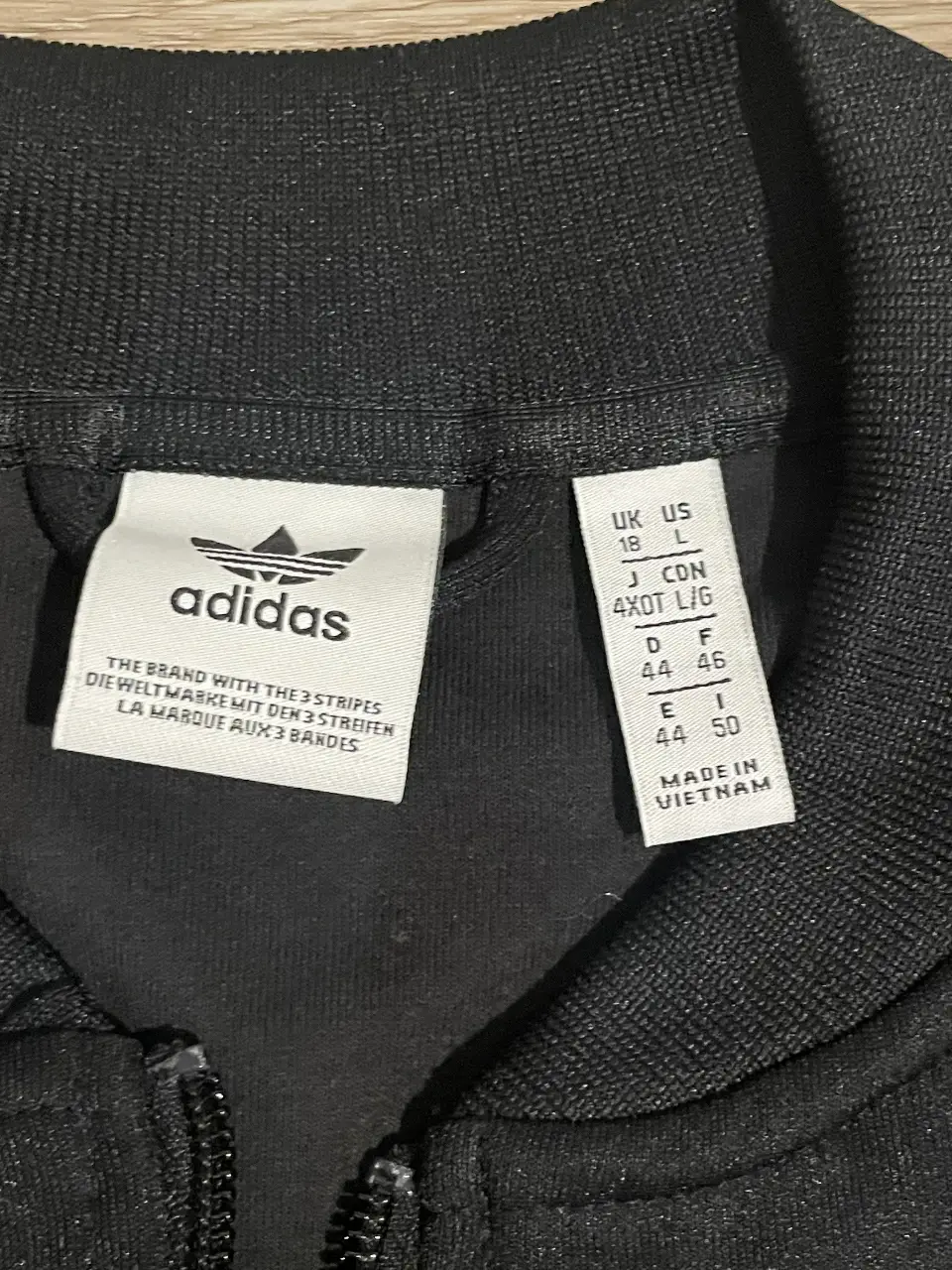 Buzo adidas - Vista 2