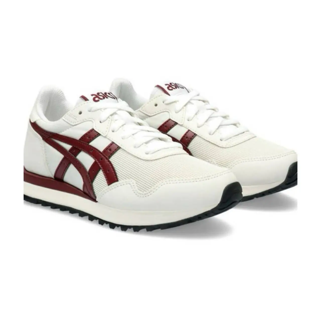Zapatillas Asics blancas con detalles en rojo, ideales para un look casual y deportivo. Diseño clásico y cómodo, perfectas para el día a día.
