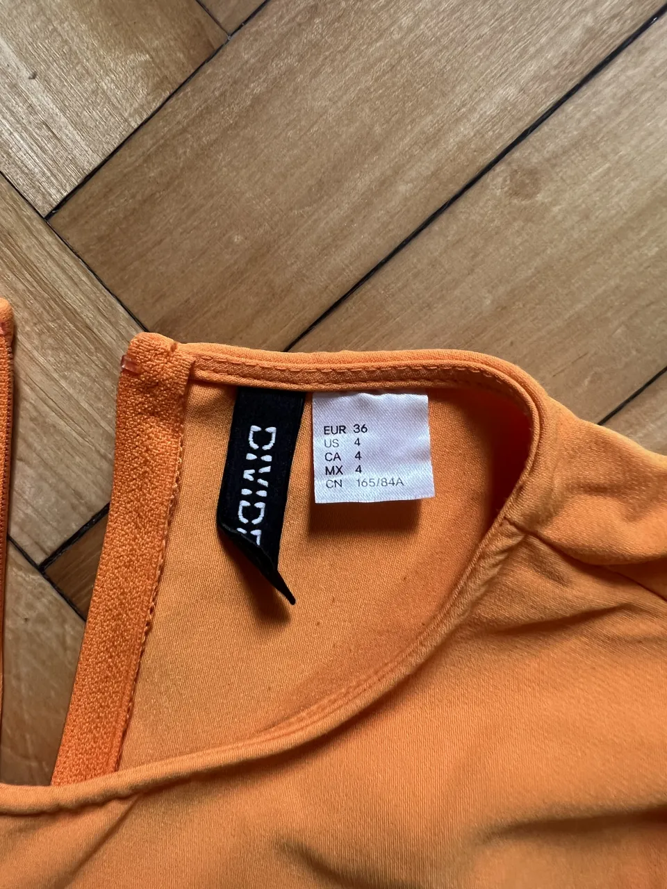 Remera Divided - Vista 2