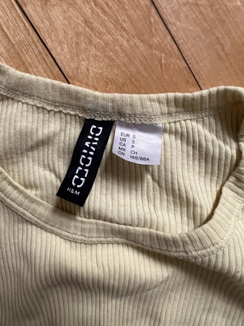 Remera H&M - Vista 2