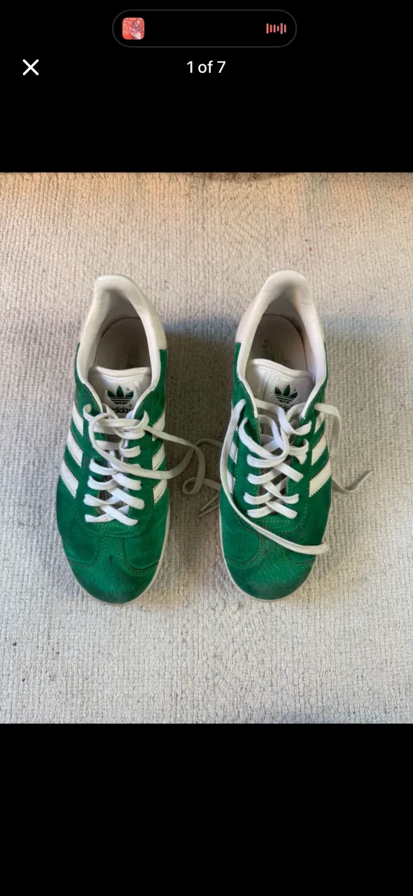 Zapatillas Adidas Gazelle verdes con detalles blancos. Talle 36,5. Un clásico para el día a día.