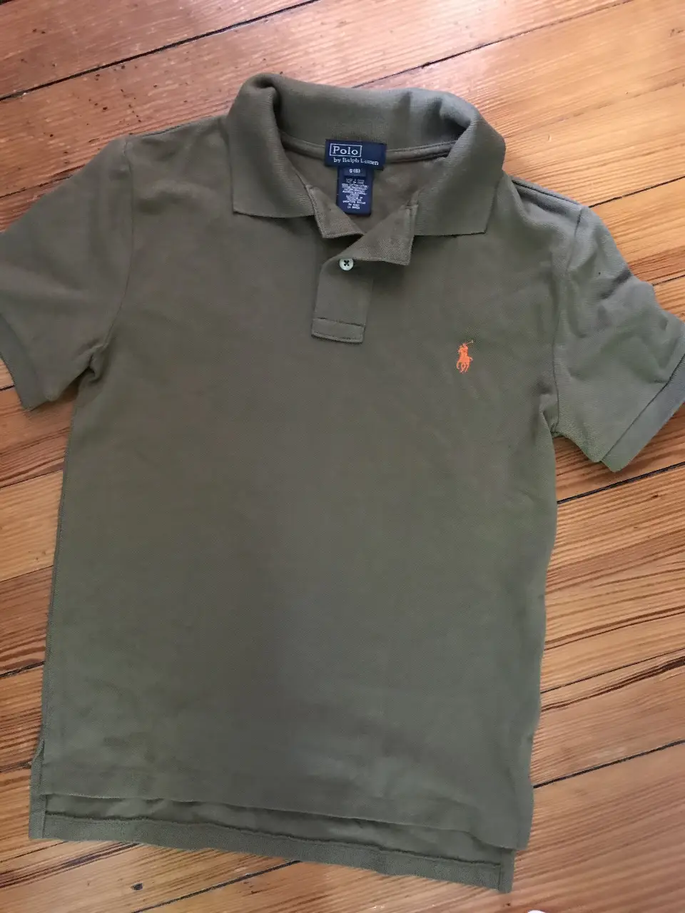 Remera polo verde de la marca Polo by Ralph Lauren, talle S (8). Ideal para un look casual y cómodo.