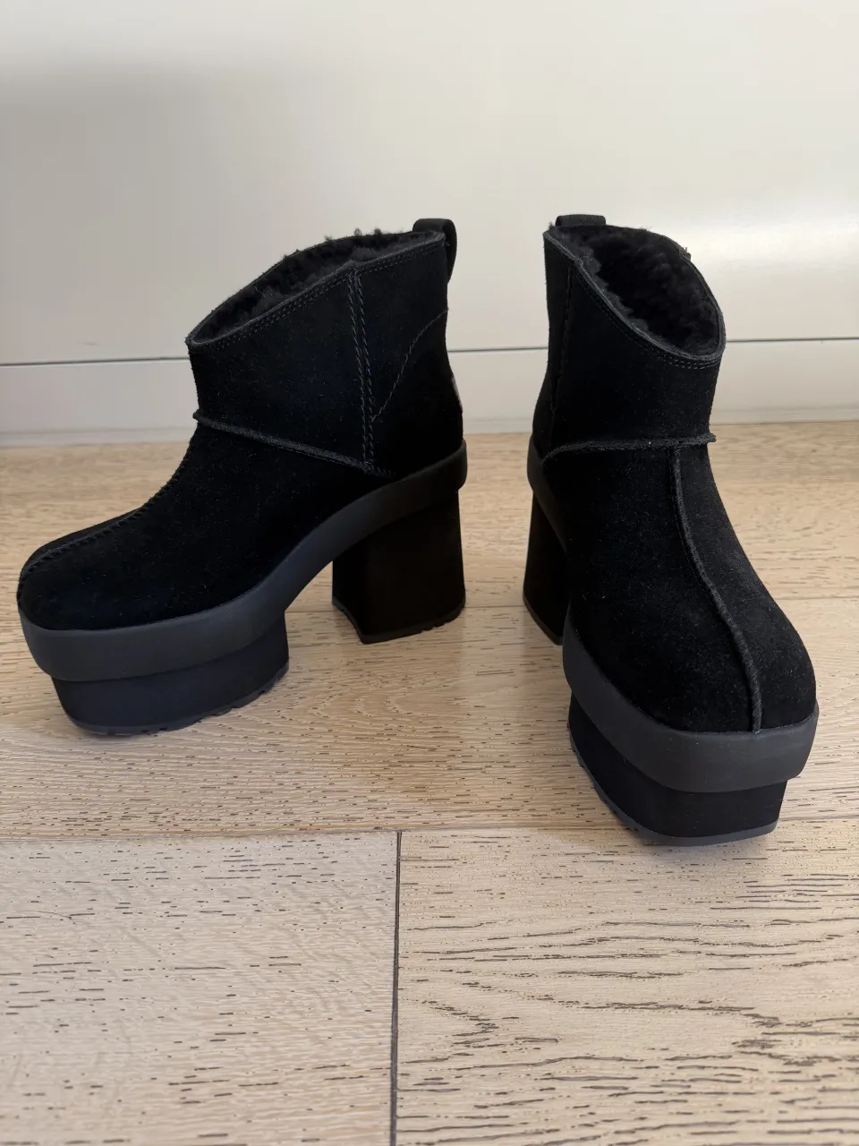 Borcegos UGG - Vista 3