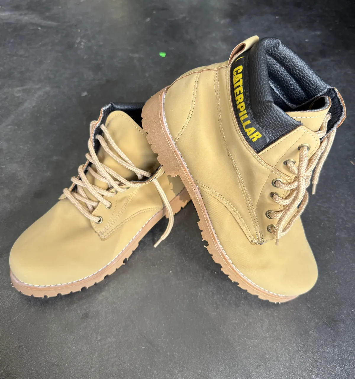 Borcegos Caterpillar - Vista 2