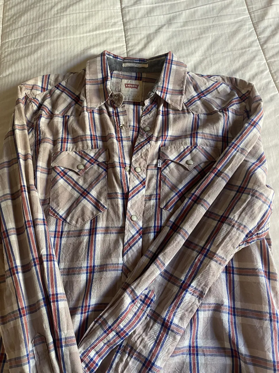 Camisa a cuadros Levi's para hombre, de manga larga, corte slim fit. Ideal para un look casual y cómodo.