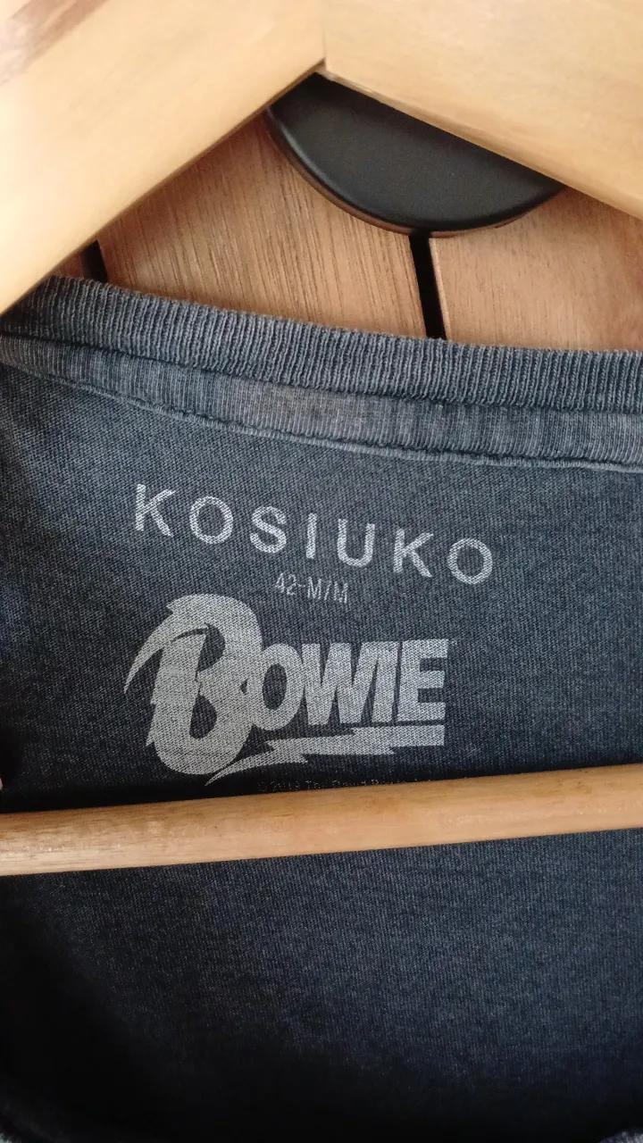 Remera Kosiuko - Vista 3