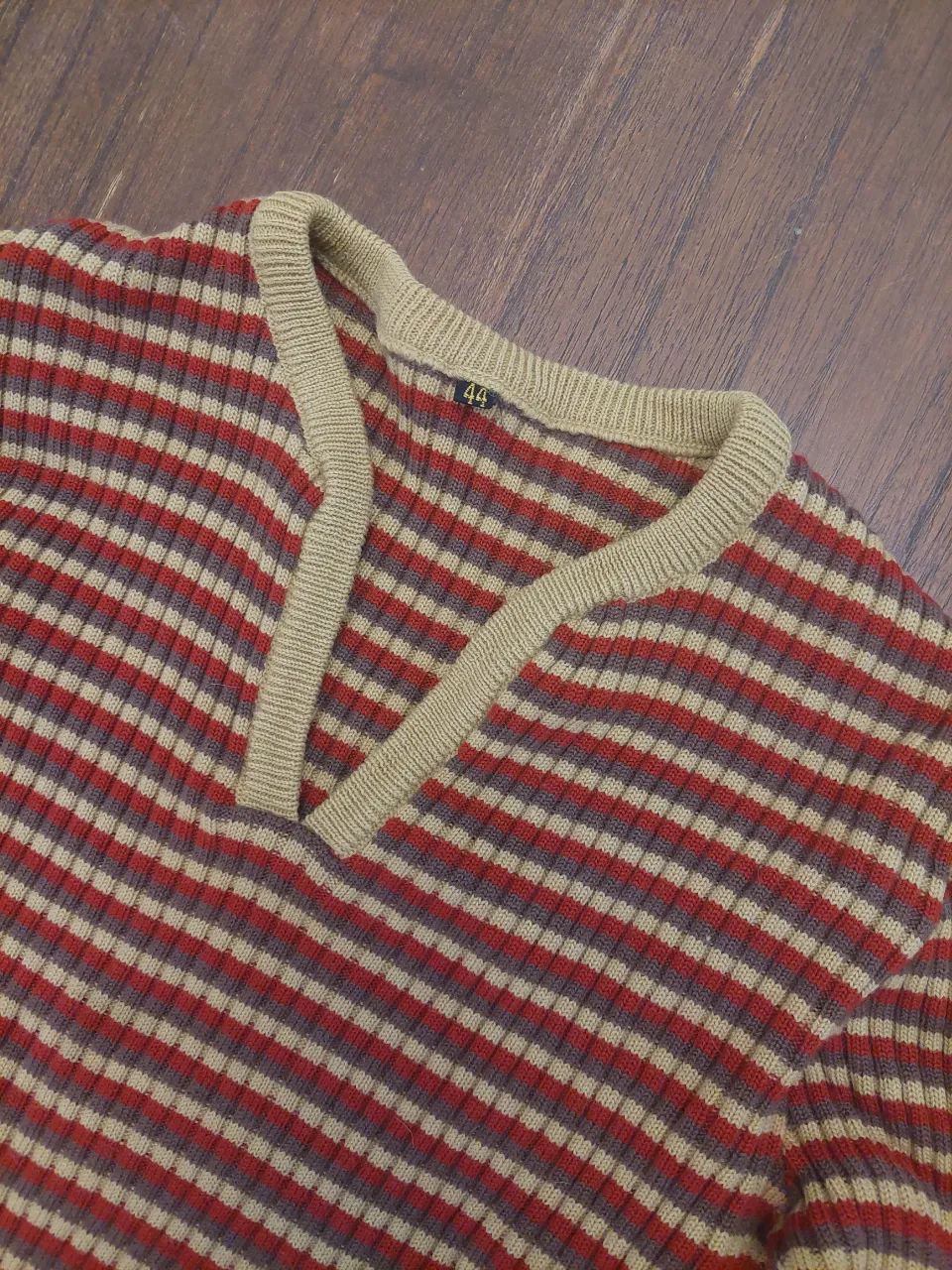 Sweater A ≠ - Vista 2