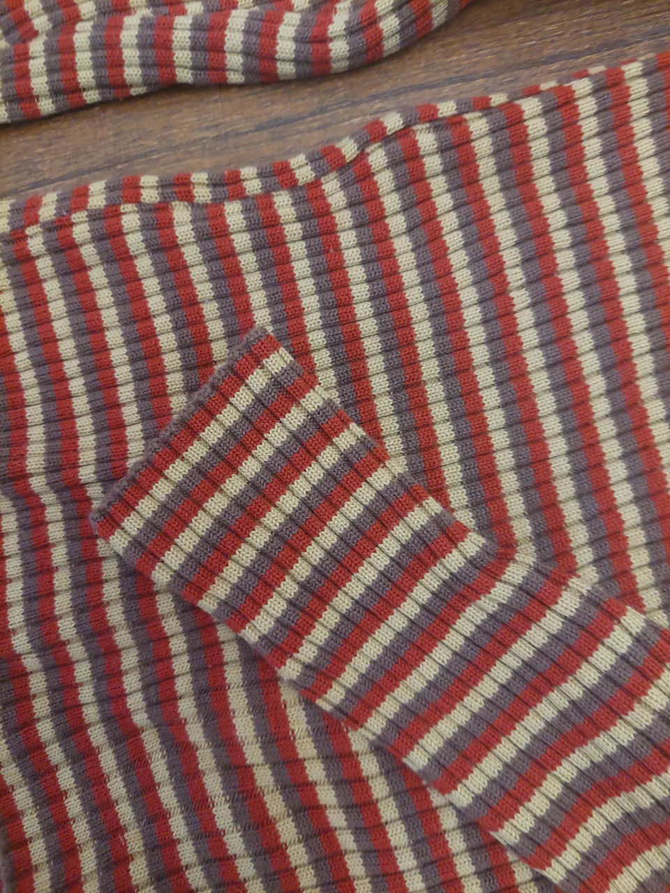 Sweater A ≠ - Vista 3