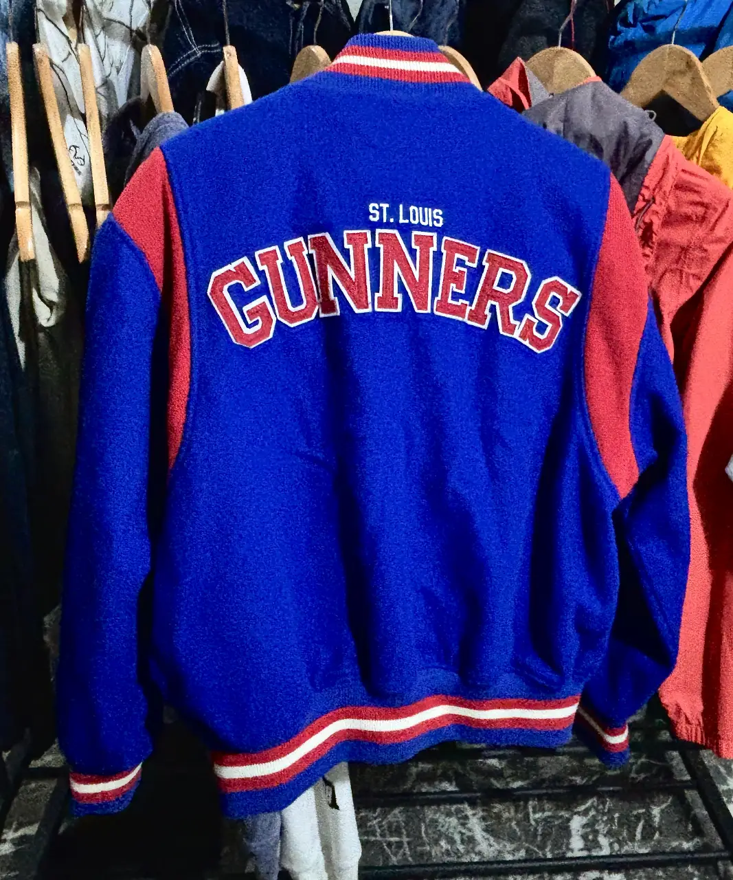 Campera Varsity - Vista 2
