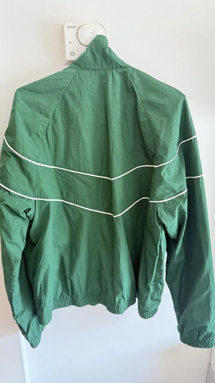 Rompeviento Nike - Vista 5