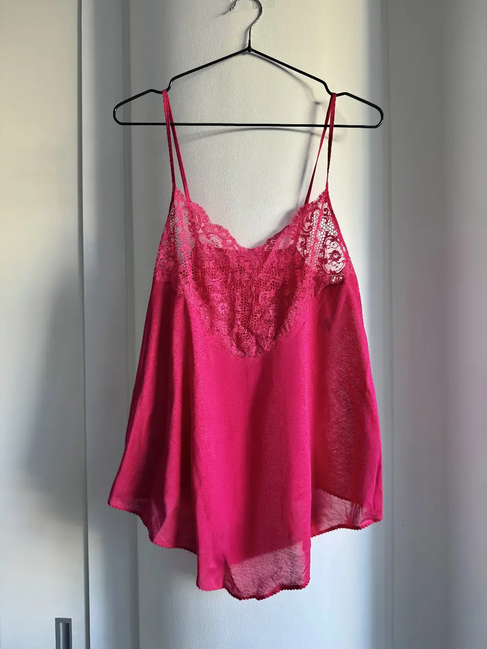 Top de lencería de 100% algodón alemán, rosa con detalles de encaje.  Marca Habella Suisse. Talle XS/40 en la etiqueta pero es súper amplio, así que va hasta un L (yo soy L y me queda perfecto).