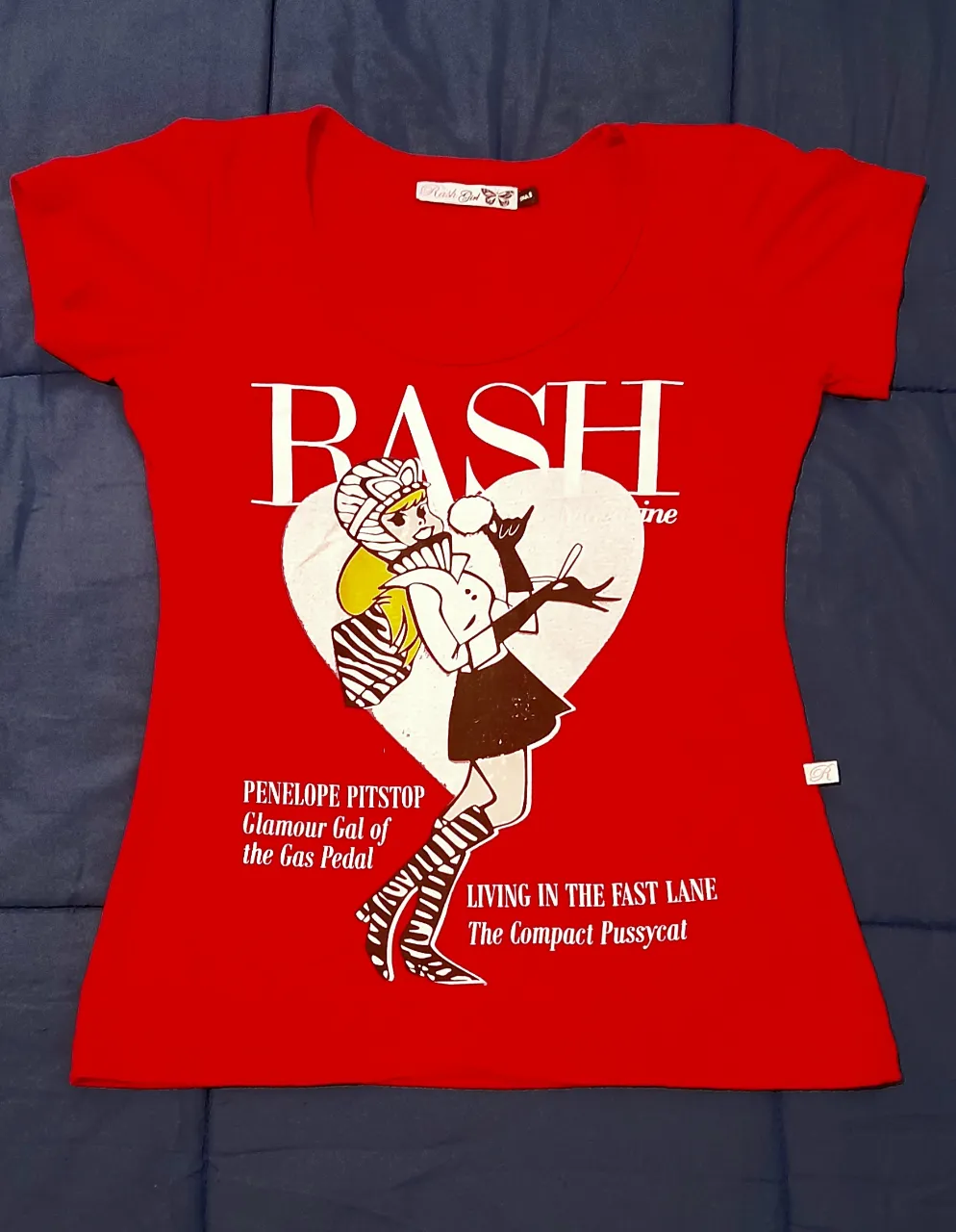 Remera roja de manga corta PENELOPE GLAMOUR.
Súper entallada.
58cm de largo 
42cm de axila a axila
35cm cintura
43cm largo de parte baja 