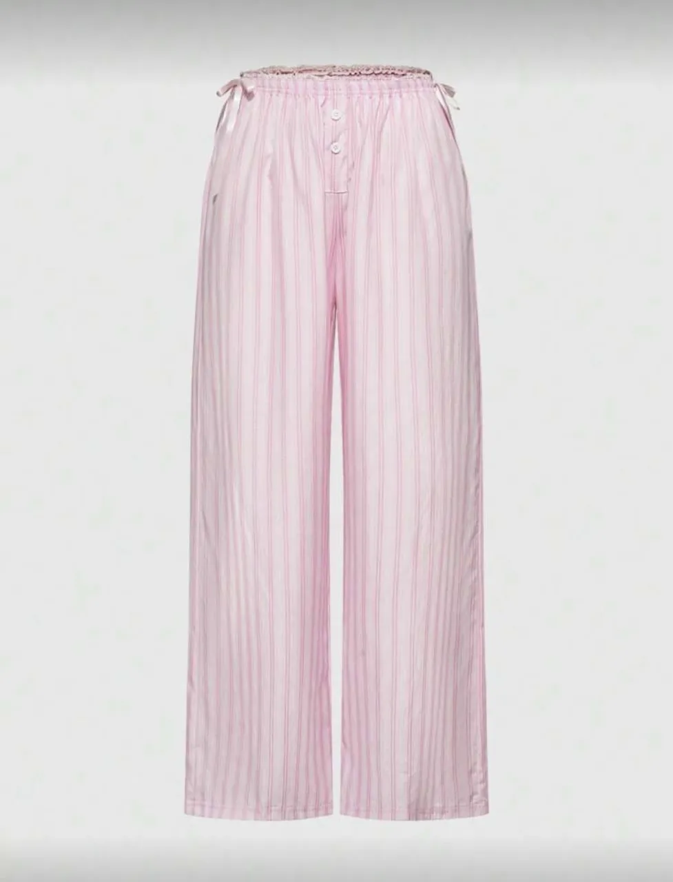 Pantalón de pijama a rayas rosas y blancas. Cintura elastizada con cordón y botones en la parte delantera.