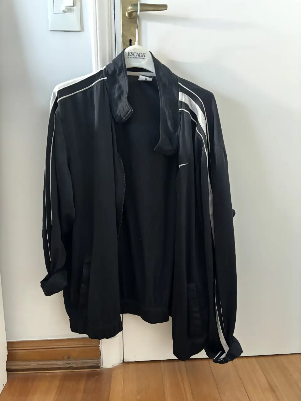 Campera Nike - Vista 2