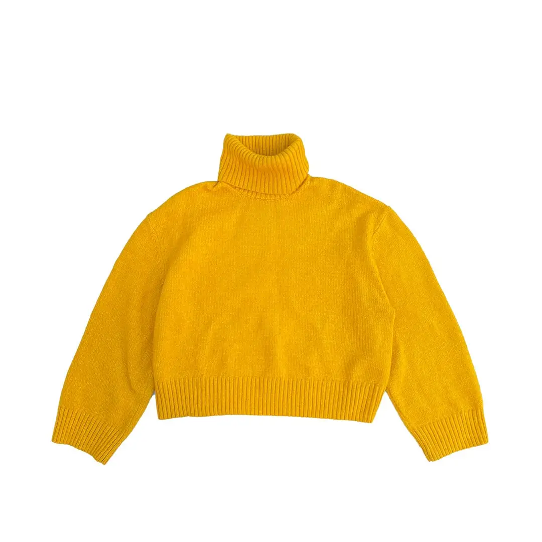 Sweater polera amarillo, de tejido suave y abrigado, ideal para el invierno. Talle XS.