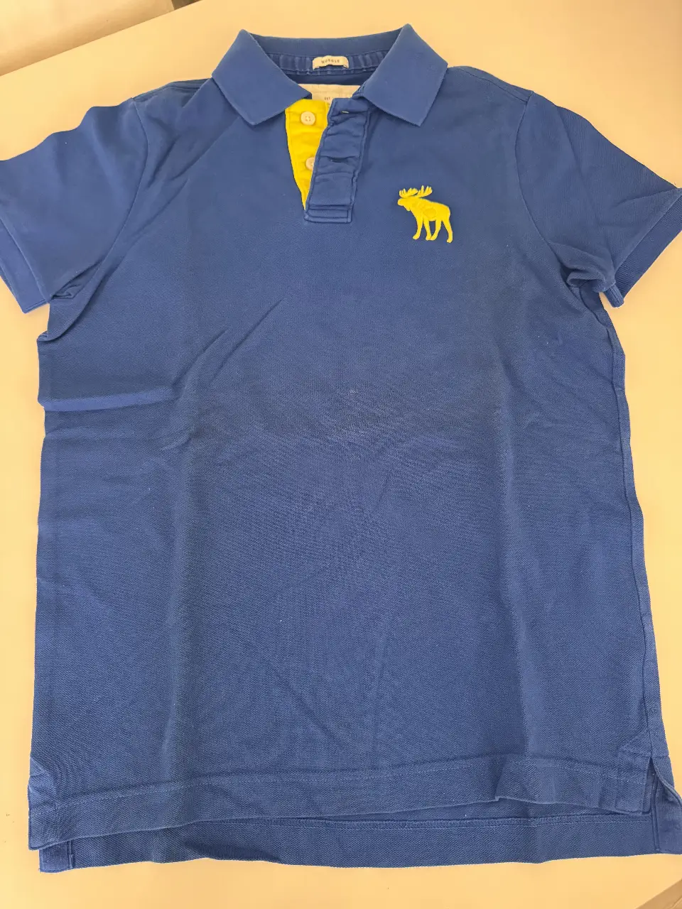 Remera Abercrombie & Fitch - Vista 2