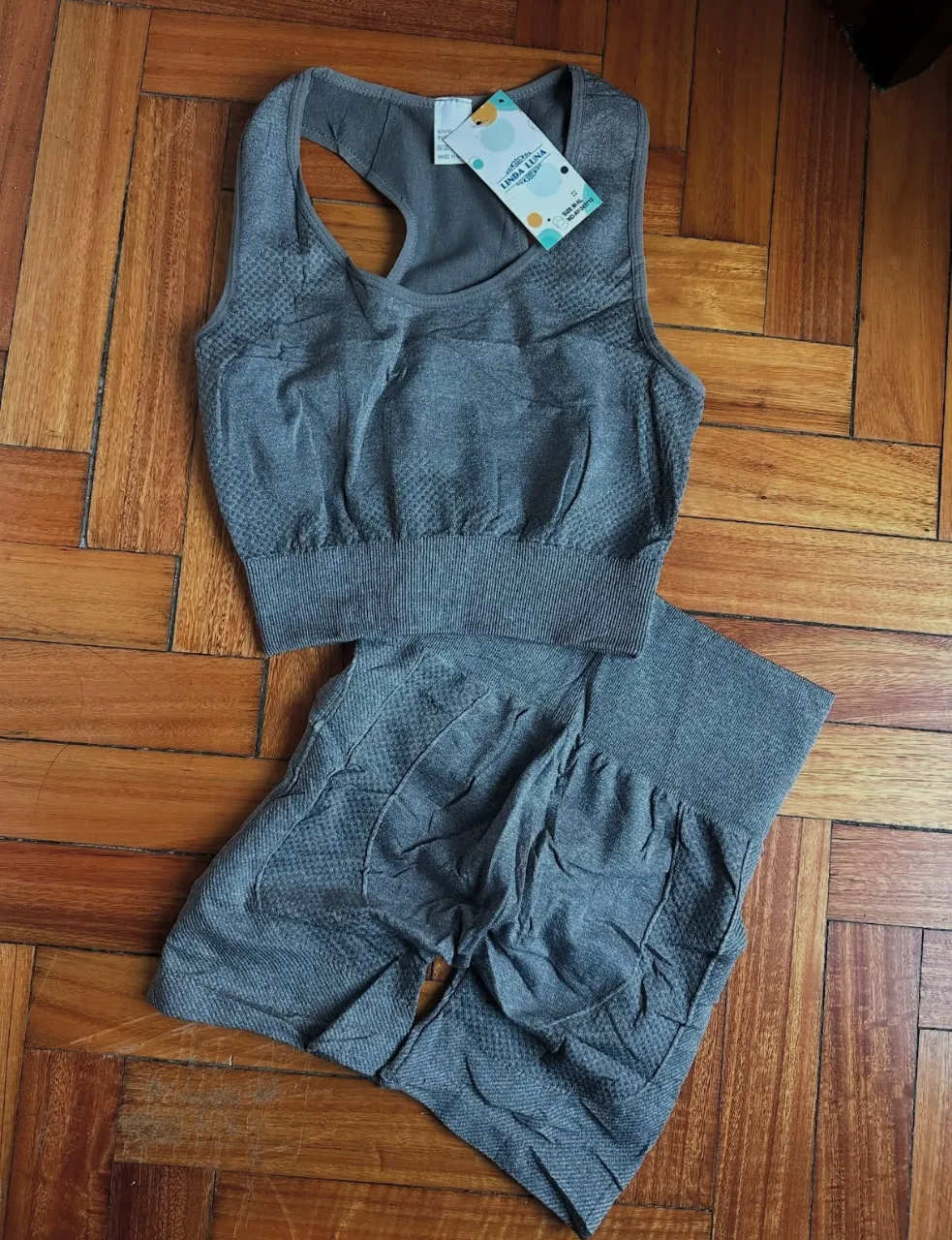 Conjunto deportivo de mujer NUEVO
Talle único ( S-M)